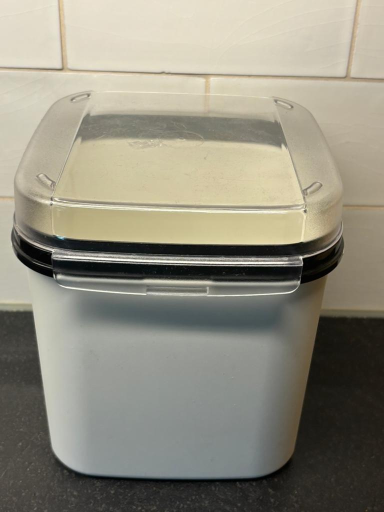 Tupperware signature line voorraadbus 4 liter vierkant, Ophalen of Verzenden, Zo goed als nieuw