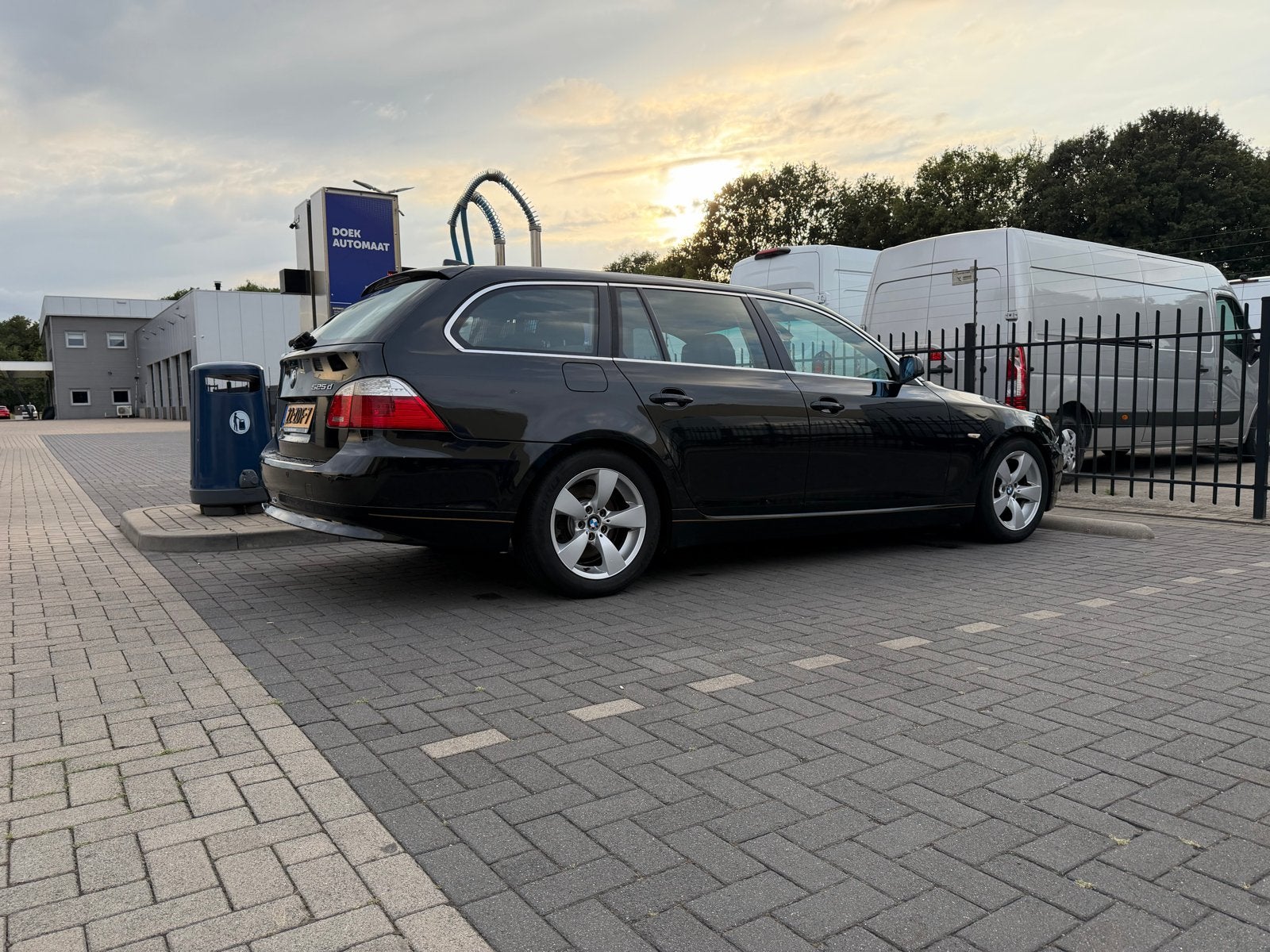 BMW E61 LCI 3.0 525d 2008, Automaat, Achterwielaandrijving, Zwart, 2000 kg