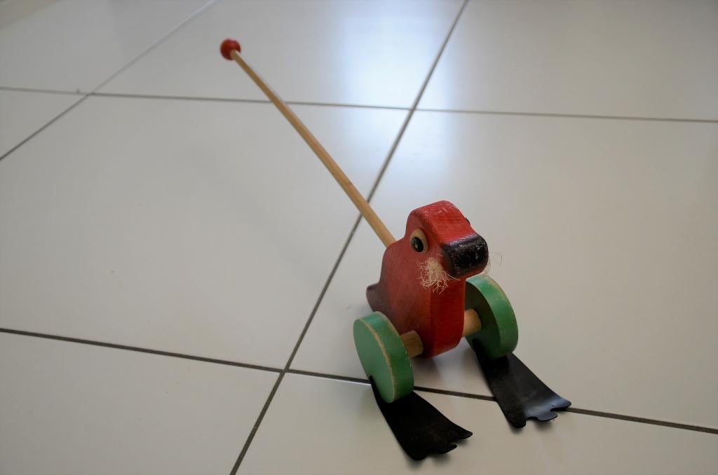 Houten loop zeehond Vintage, met flap voeten vrolijk rood, Ophalen of Verzenden, Gebruikt, Duw- of Trekspeelgoed