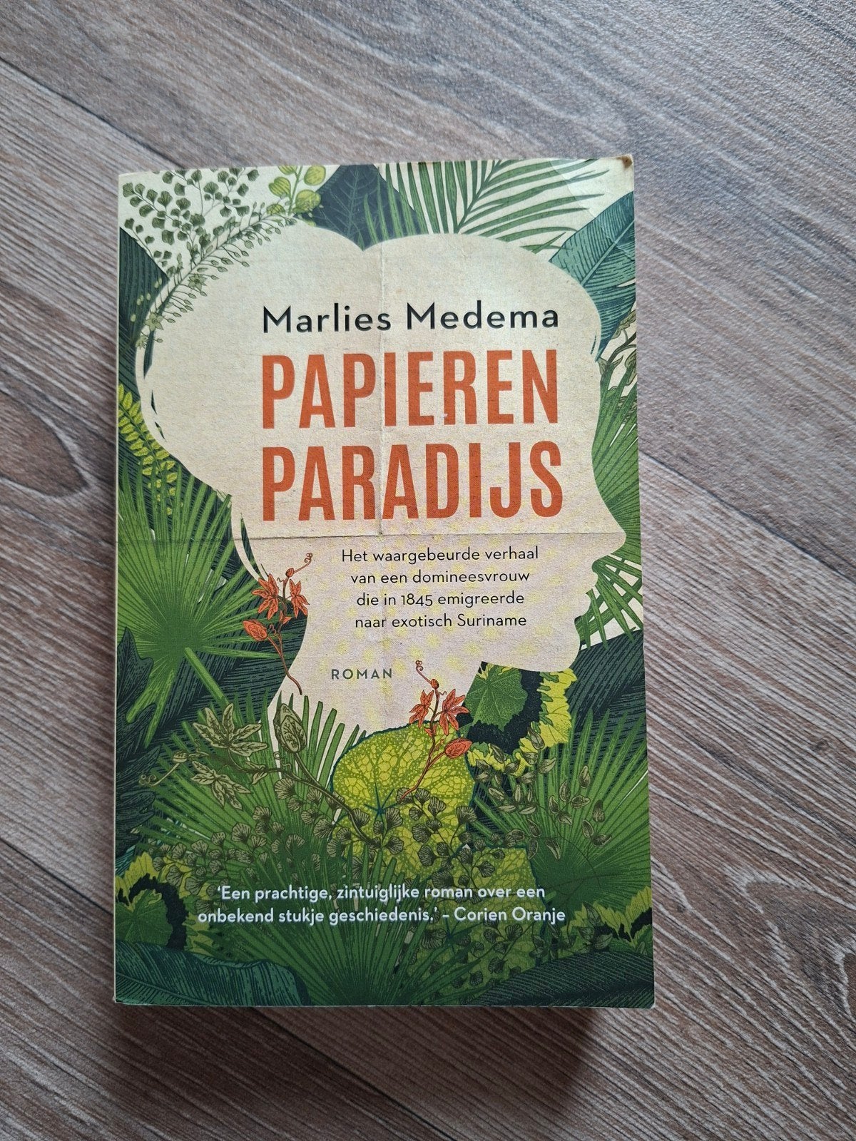 Boek Papieren Paradijs van Marlies Medema, Ophalen of Verzenden
