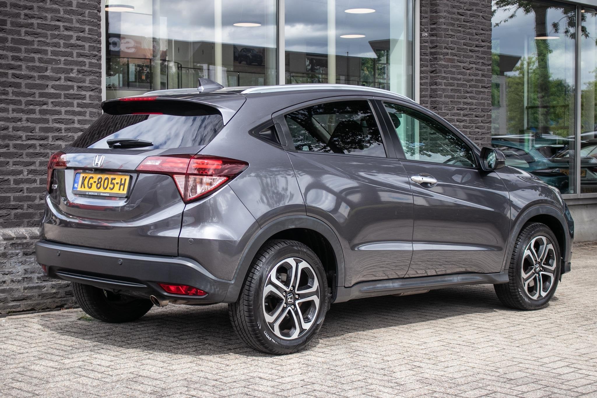 Honda HR-V 1.5 i-VTEC Executive | Panorama | Clima | Cruise, Leder en Stof, Origineel Nederlands, Bedrijf, 19 km/l