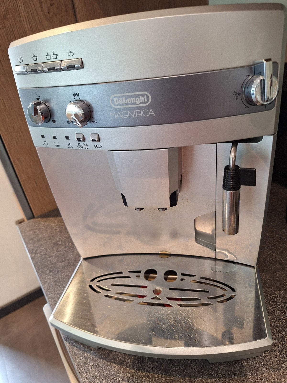 De'Longhi Magnifica volautomaat - defect, Witgoed en Apparatuur, Ophalen, Koffiemachine, Koffiebonen, Niet werkend