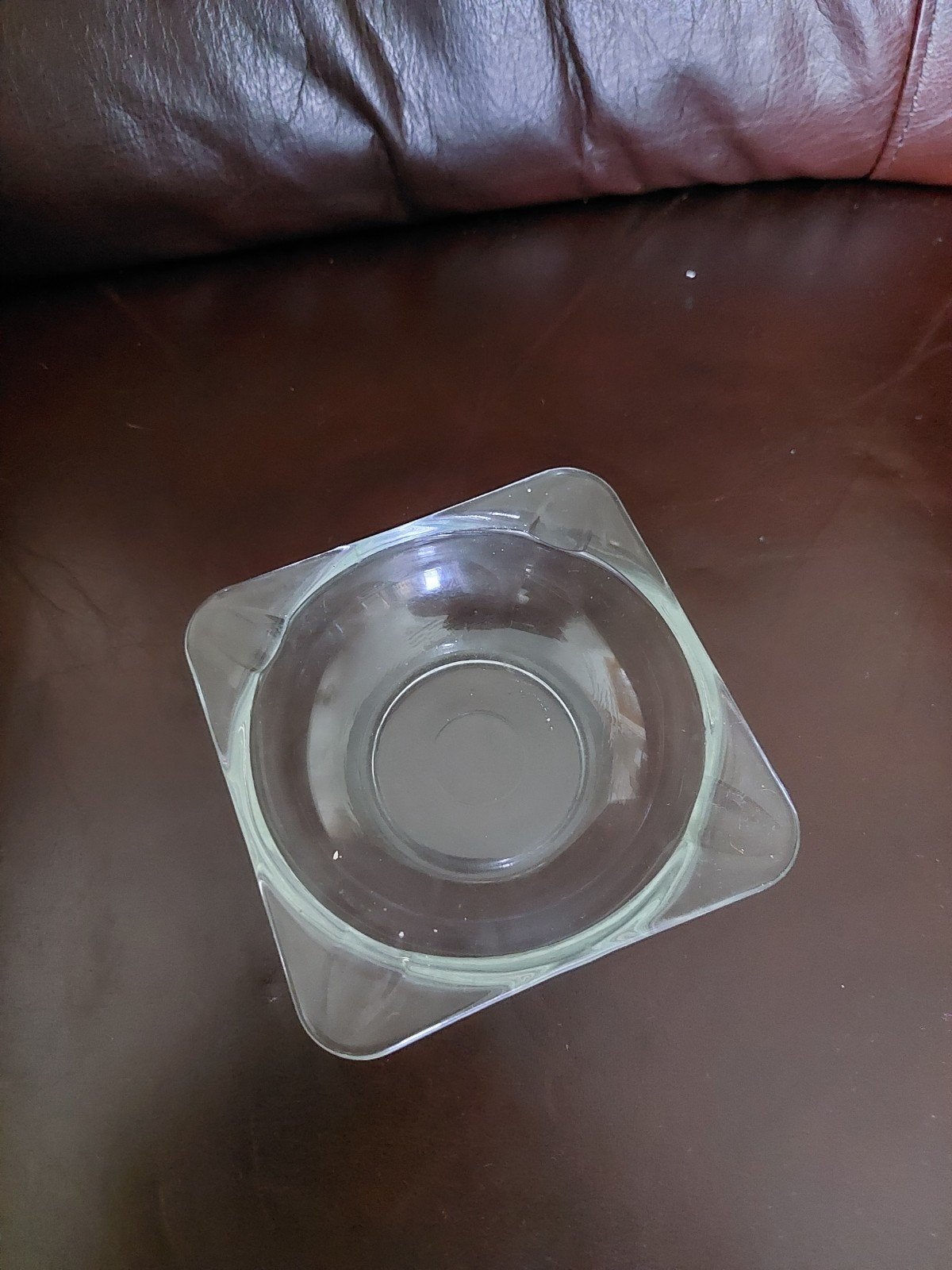 Glazen schaal - Vierkant met ronde kom op halen, Ophalen, Zo goed als nieuw, Rond, Glas