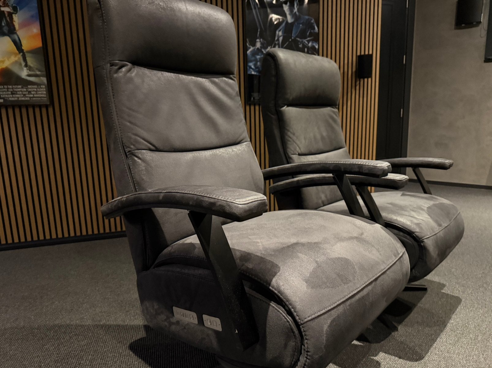 Luxe relaxstoelen, elektrisch verstelbaar, zgan, Ophalen, Minder dan 75 cm, Leer, Zo goed als nieuw