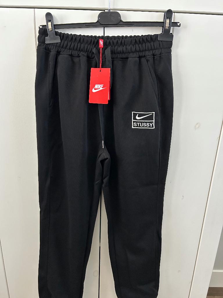 Nieuw Nike broek -trainingsbroek Stussy mt L /176, Ophalen of Verzenden, Nieuw, Jongen of Meisje, Broek