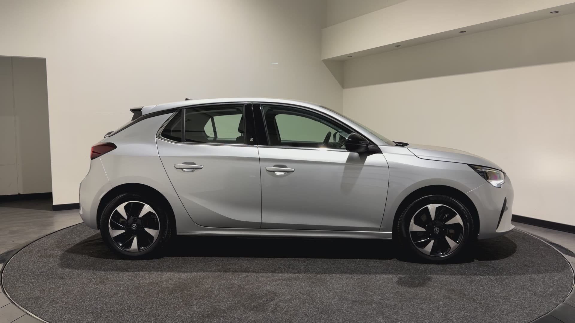 Opel Corsa Electric Edition 50 kWh | Tot € 3.000 klantvoor, Auto's, Gebruikt, Met garantie (alle), Leder en Stof, Origineel Nederlands