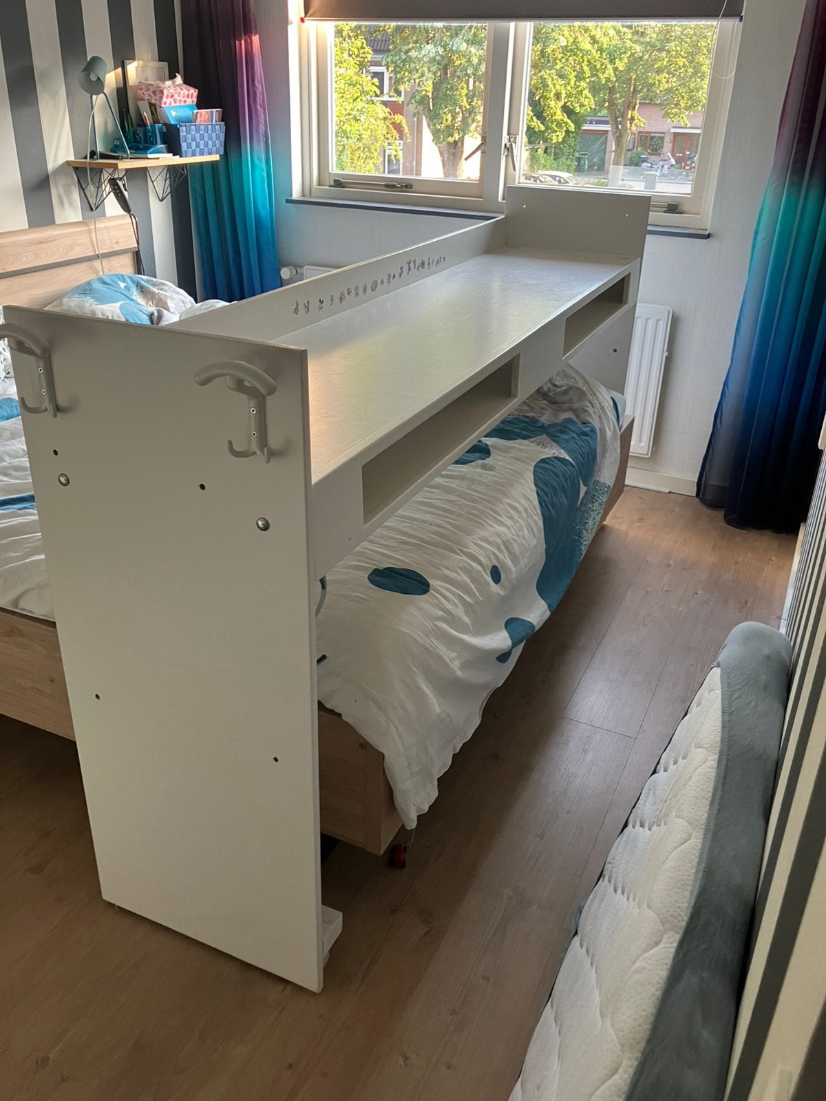 Ruimtebesparende in hoogte verstelbare commode, Ophalen, Gebruikt, 50 tot 70 cm, 105 cm of meer