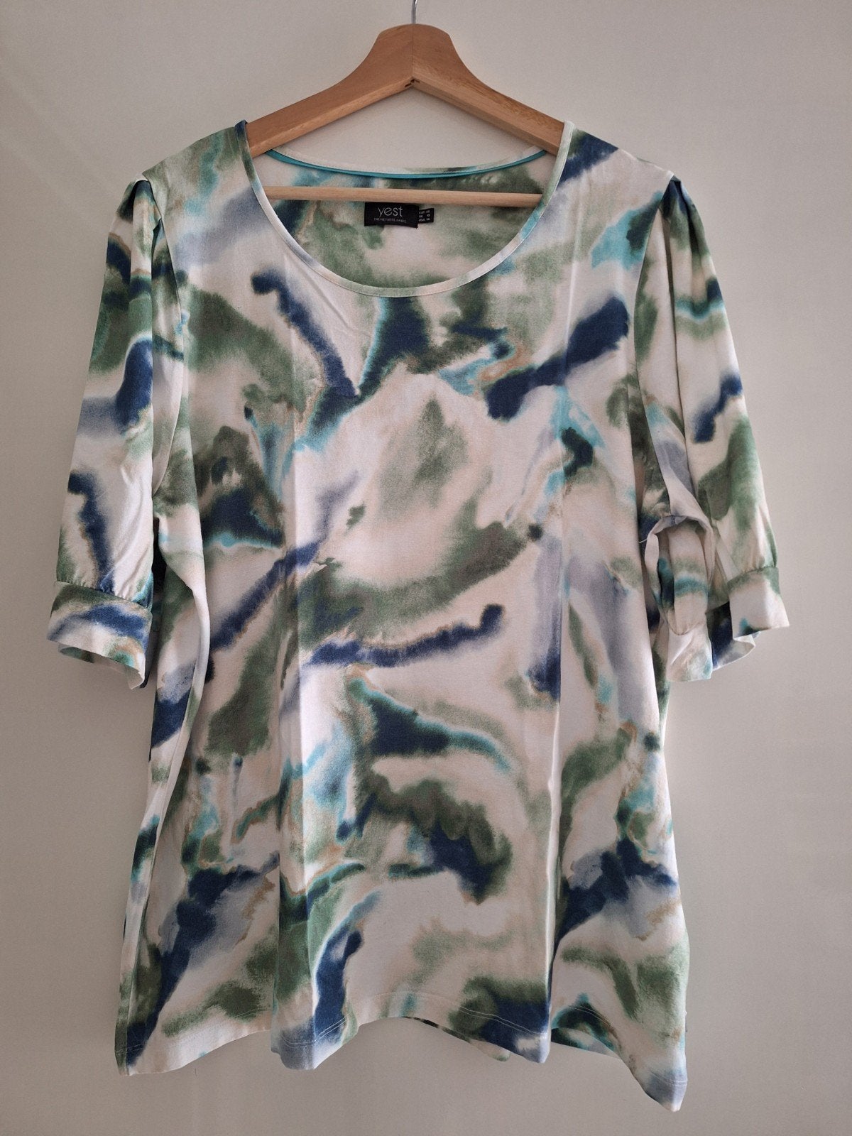 Weinig gedragen top shirt Yest maat 46 blauw groen offwhite, Kleding | Dames, Yest, Ophalen of Verzenden, Zo goed als nieuw, Shirt of Top
