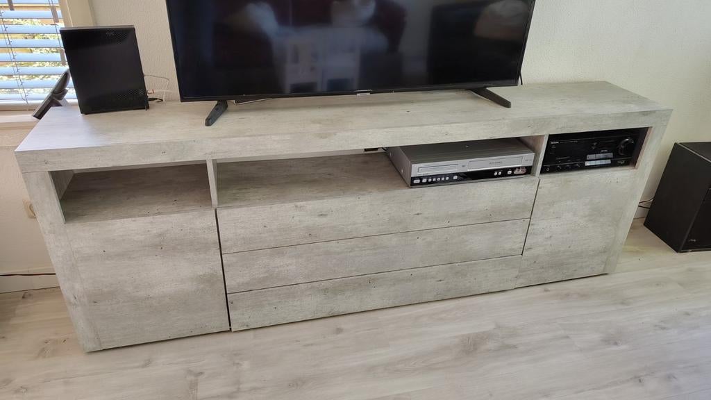 Tv meubel betongrijs 2m breed, Huis en Inrichting, Kasten | Televisiemeubels, Ophalen, 25 tot 50 cm, 150 tot 200 cm, Minder dan 100 cm