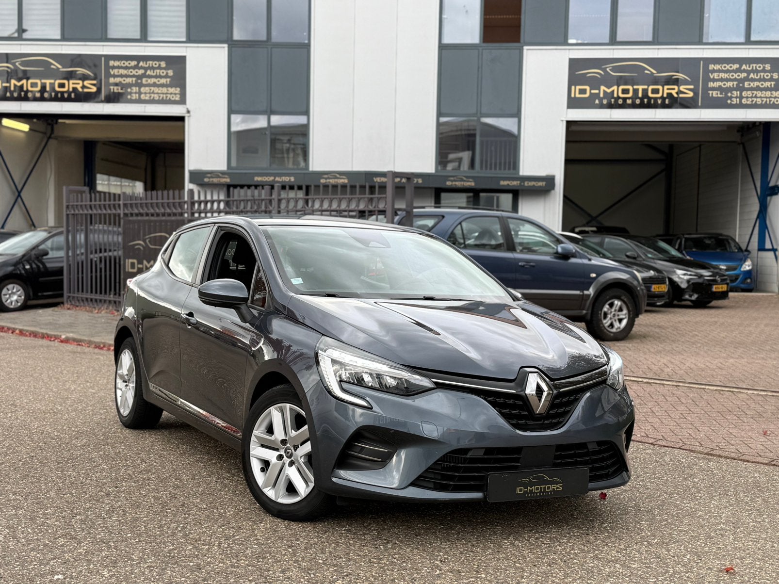 Renault clio 1.0 automaat 2021 airco navigatie, Automaat, Dealer onderhouden, Zwart, Bi-Xenon koplampen