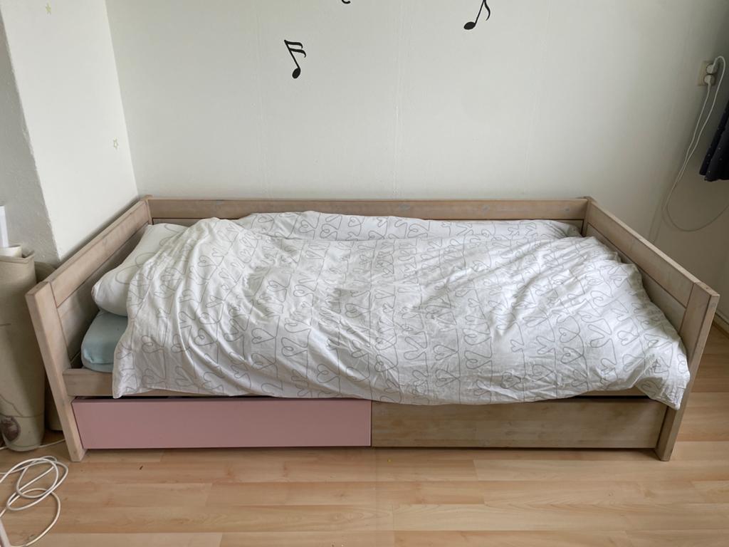 Slaapkamer set LifeTime, Bed, nachtkastje en hoge kast, Ophalen, Zo goed als nieuw, Jongetje of Meisje