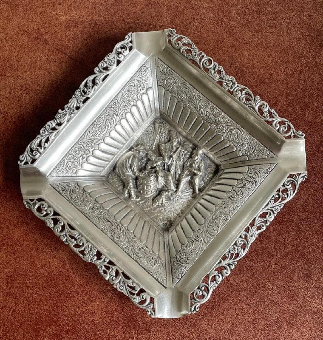 Vintage verzilverde asbak met relief, Ophalen of Verzenden, Zilver