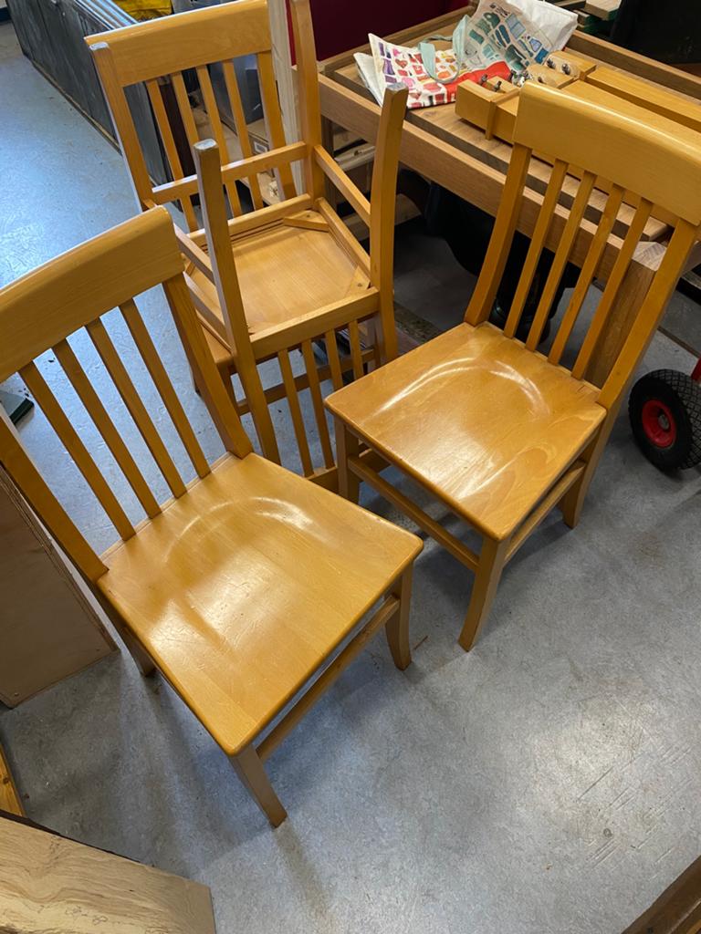 4 houten stoelen, gratis ophalen, Huis en Inrichting, Stoelen, Ophalen, Gebruikt, Bruin, Vier