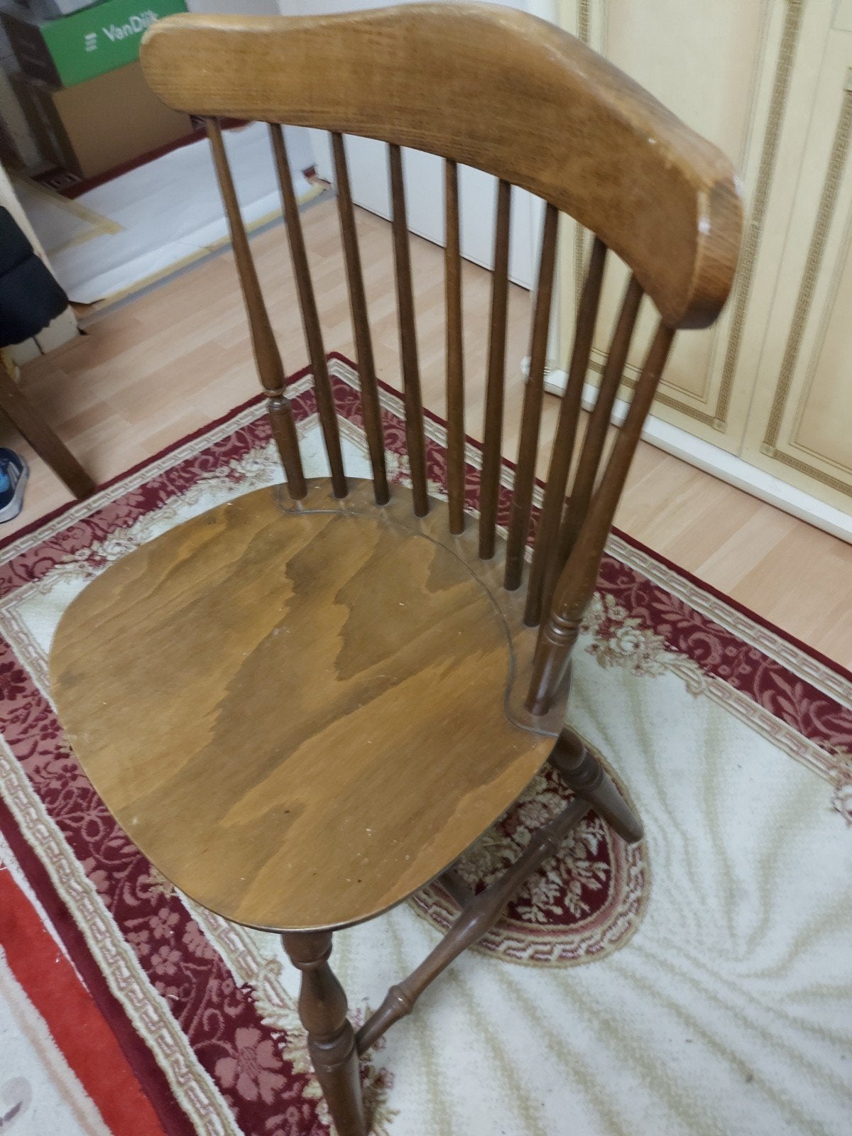 4 houten stoelen, Ophalen