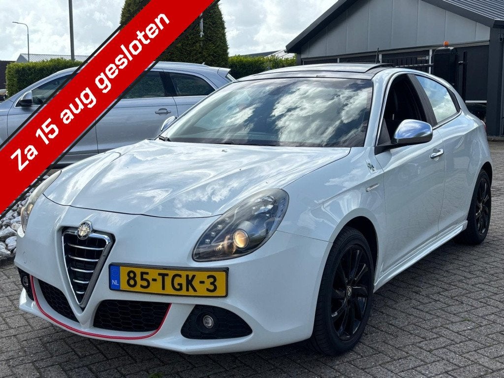 Alfa Romeo Giulietta 1.4 Turbo Benzine Automaat Wit Panorama, Auto's, Alfa Romeo, Automaat, Euro 5, Start-stop-systeem, Zwart