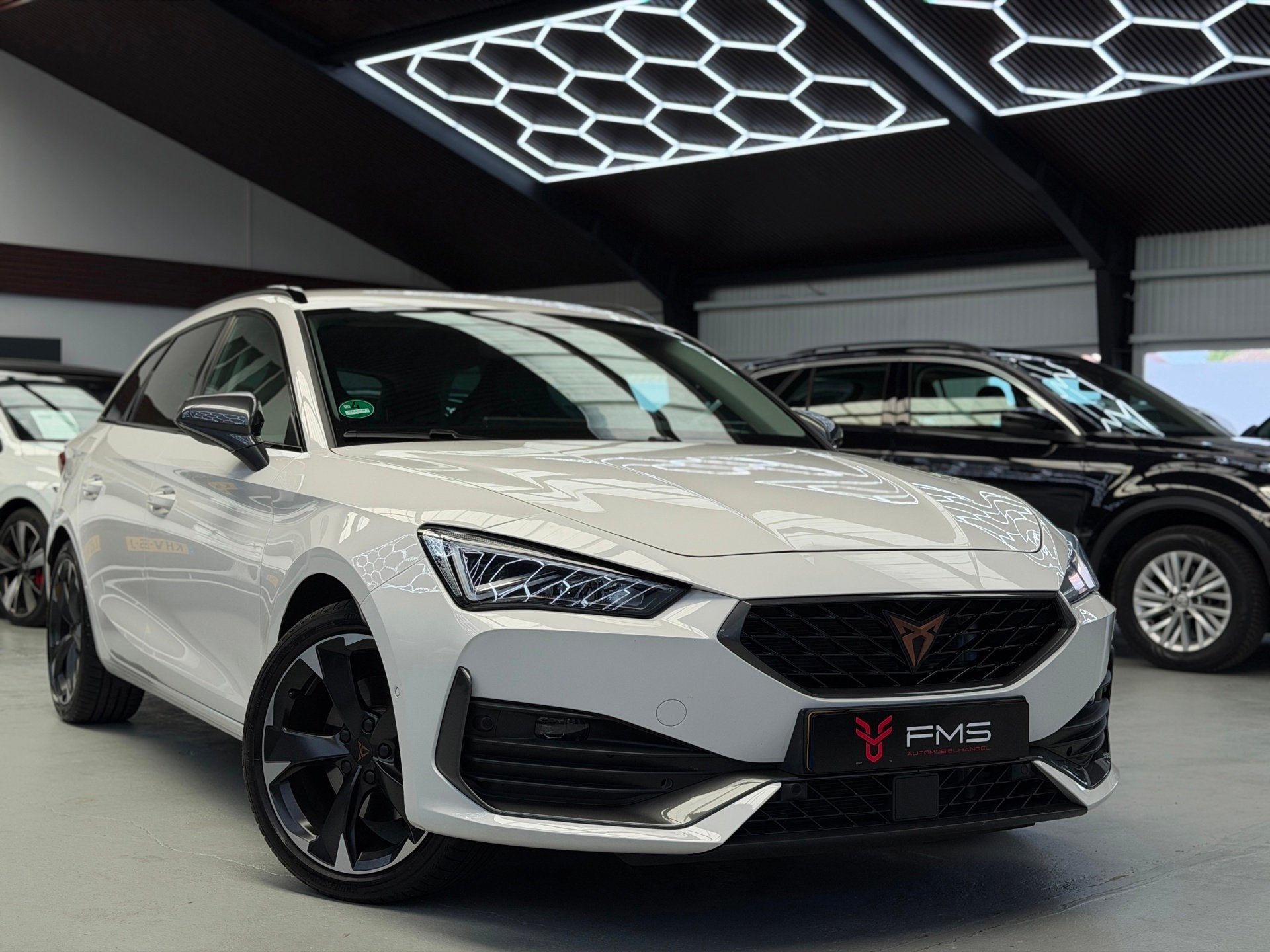 CUPRA Leon Sportstourer 1.4 e-Hybrid VZ CarPlay 245pk, Auto's, Dealer onderhouden, 77 km/l, Gebruikt, Zwart