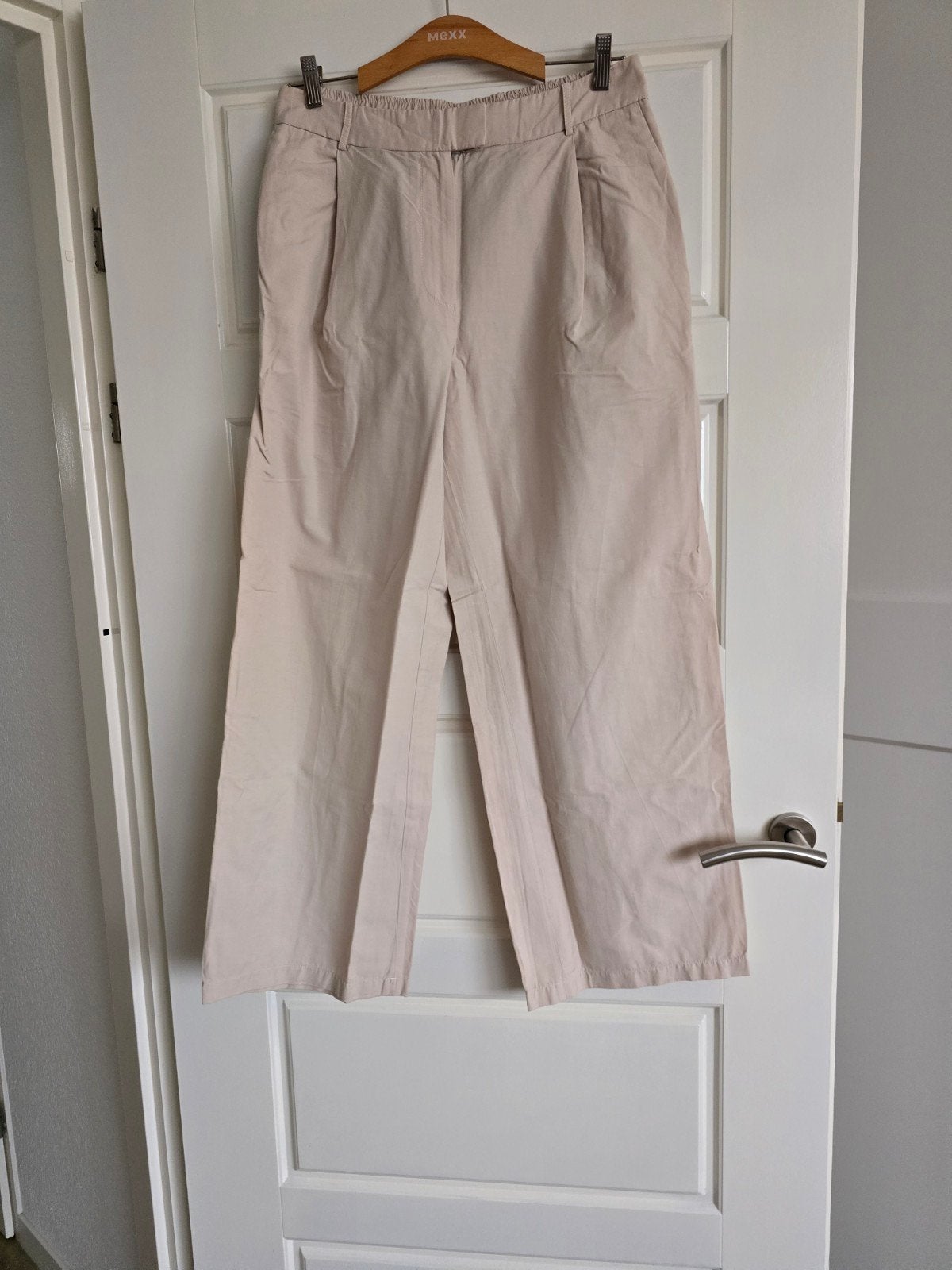 Te koop wijde beige dames broek, merk Zara, maat L., Maat 38/40 (M), Beige, Ophalen of Verzenden, Zo goed als nieuw