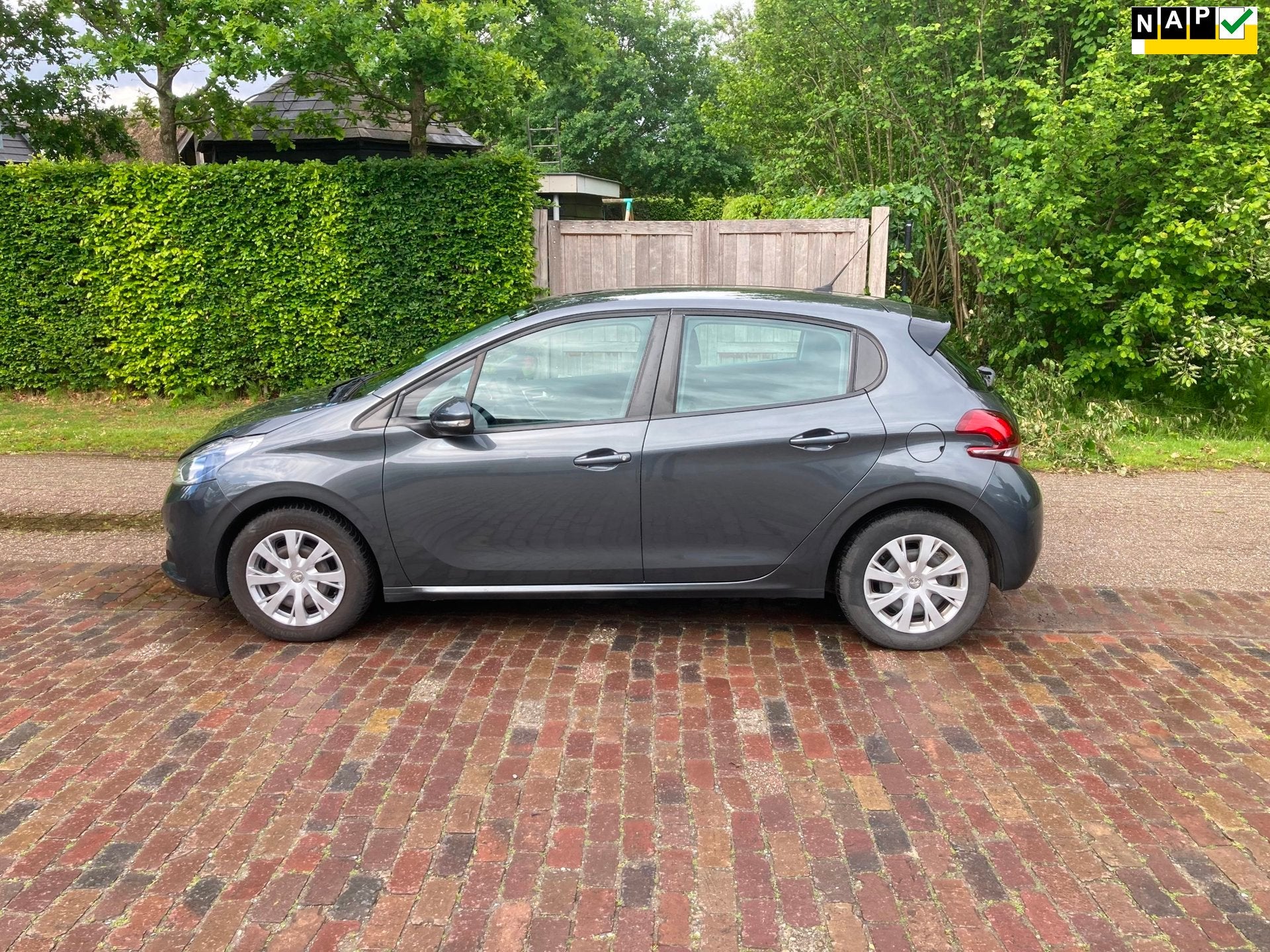 Peugeot 208 1.2 PureTech Blue Lion, navi, cc, MET NIEUWE DIS, Voorwielaandrijving, Stof, Gebruikt, 1199 cc