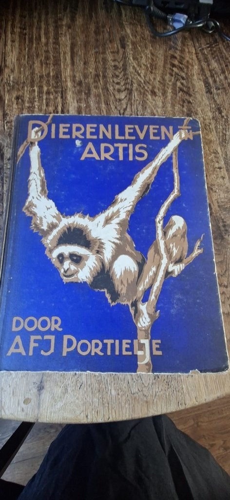 Vintage album: Dierenleven In Artis, Boeken, Gelezen, A.F.J. Portielje, Ophalen of Verzenden, Overige diersoorten