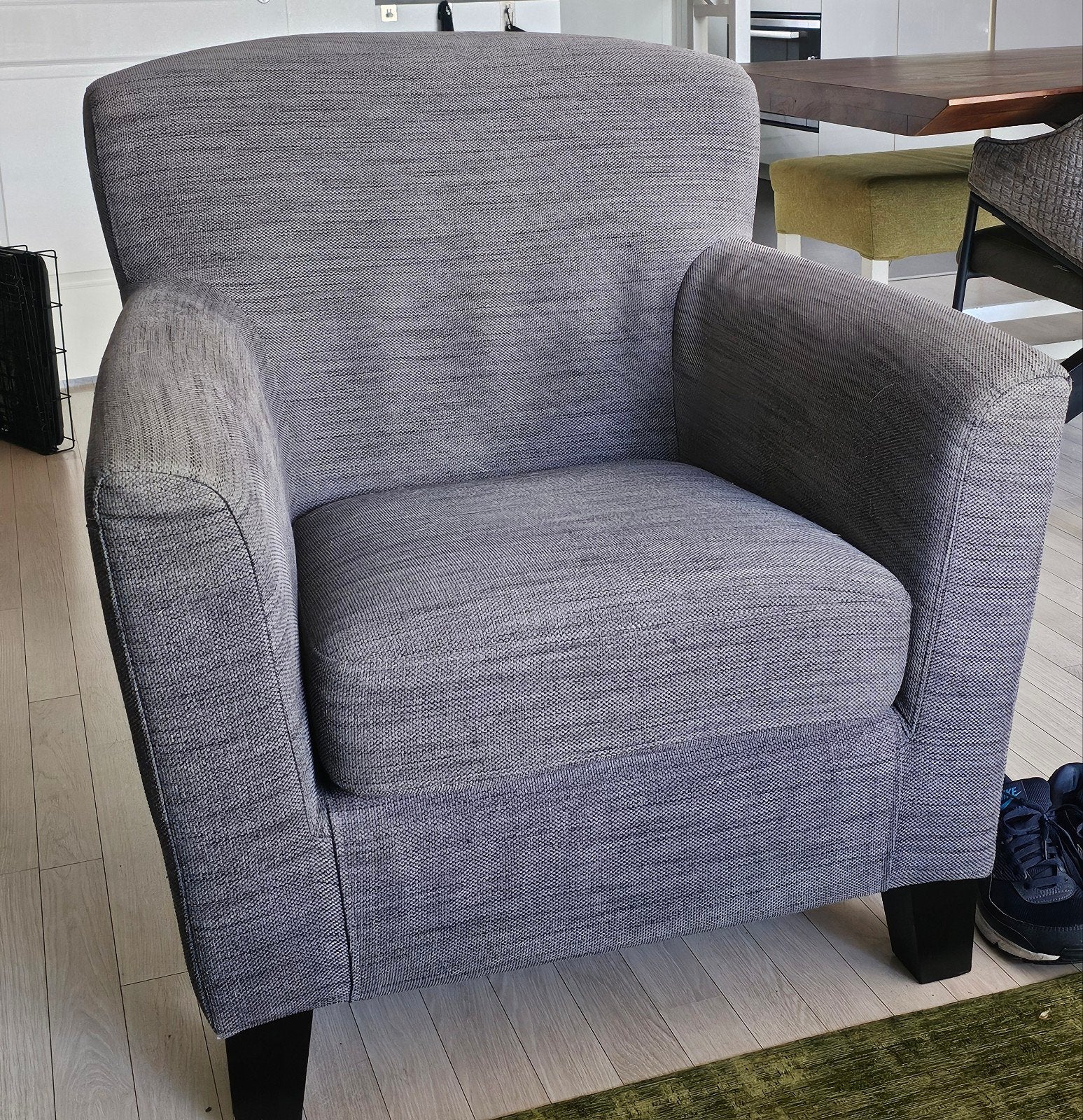 Comfortabele fauteuil, armleuningen verkleurd, Huis en Inrichting, Ophalen, Gebruikt, Stof