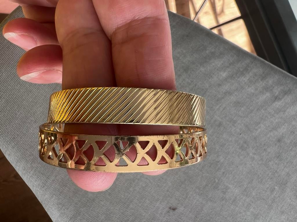 2 goudkleurige armbandjes, Overige materialen, Ophalen of Verzenden, Dame, Goud