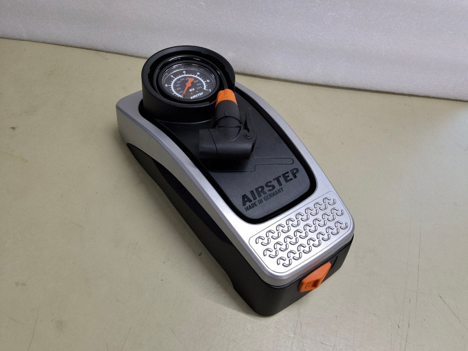 SKS Airstep Pomp met Drukmeter - Made in Germany, Ophalen of Verzenden, Drukmeter