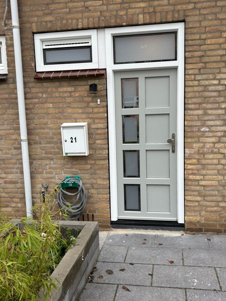 Moderne kunststof deurkozijn met glas en bovenlicht, Kunststof, Deurkozijn, Nieuw, Inclusief glas
