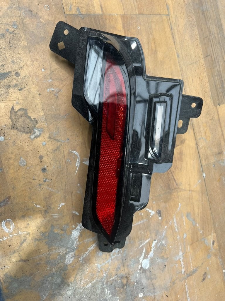 Tesla Model Y 2026 mistlamp links – Origineel, Ophalen, Gebruikt