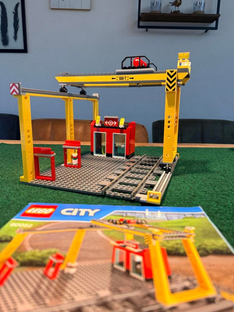 Lego City 60052 Kraan met overslag station (omgebouwd 9v), Ophalen of Verzenden, Gebruikt, Overige merken