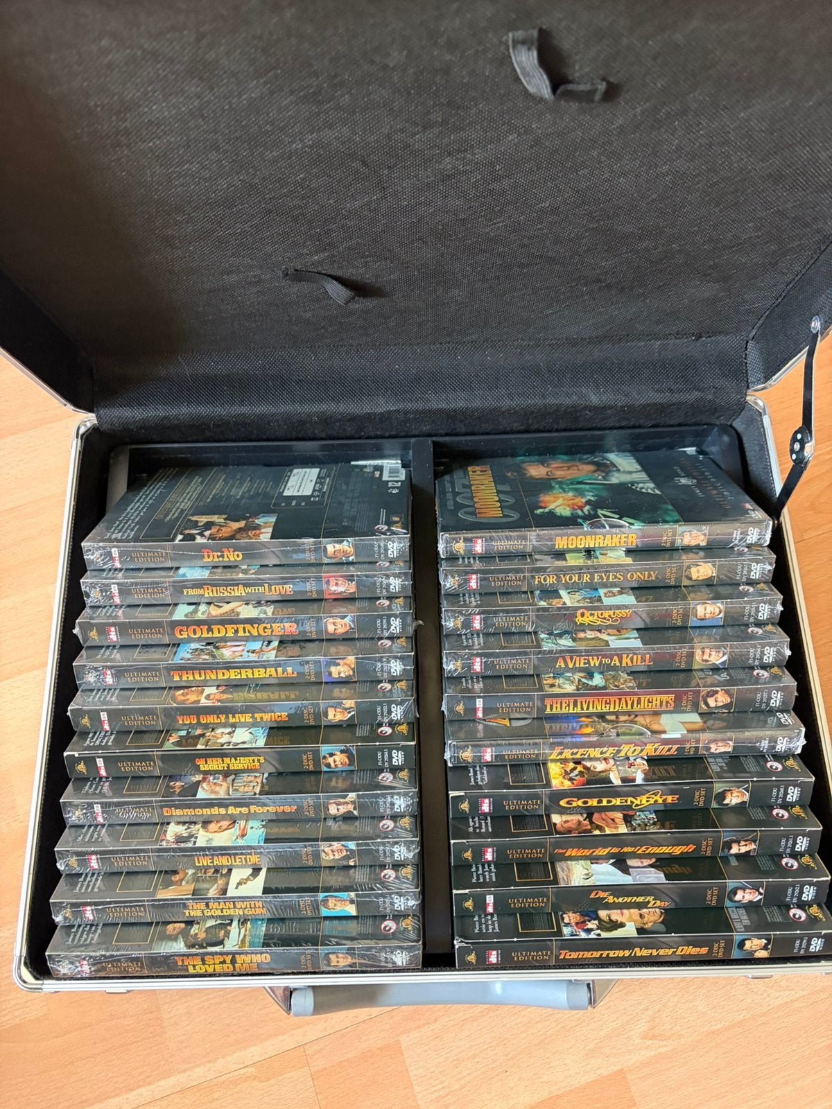 James Bond DVD, Ophalen, 2 t/m 25 bandjes, Overige genres, Zo goed als nieuw