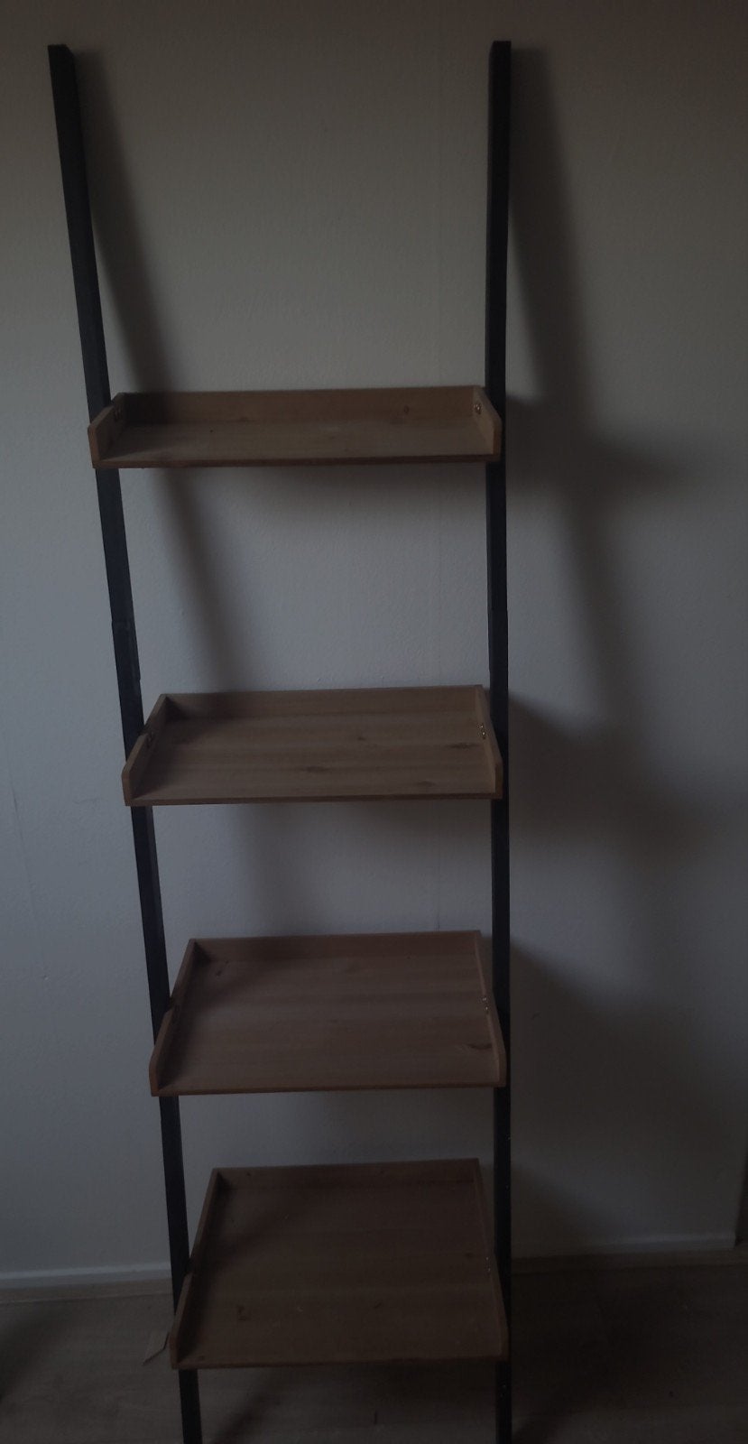 Decoratie rek schuin tegen wand te zetten, Ophalen, Gebruikt