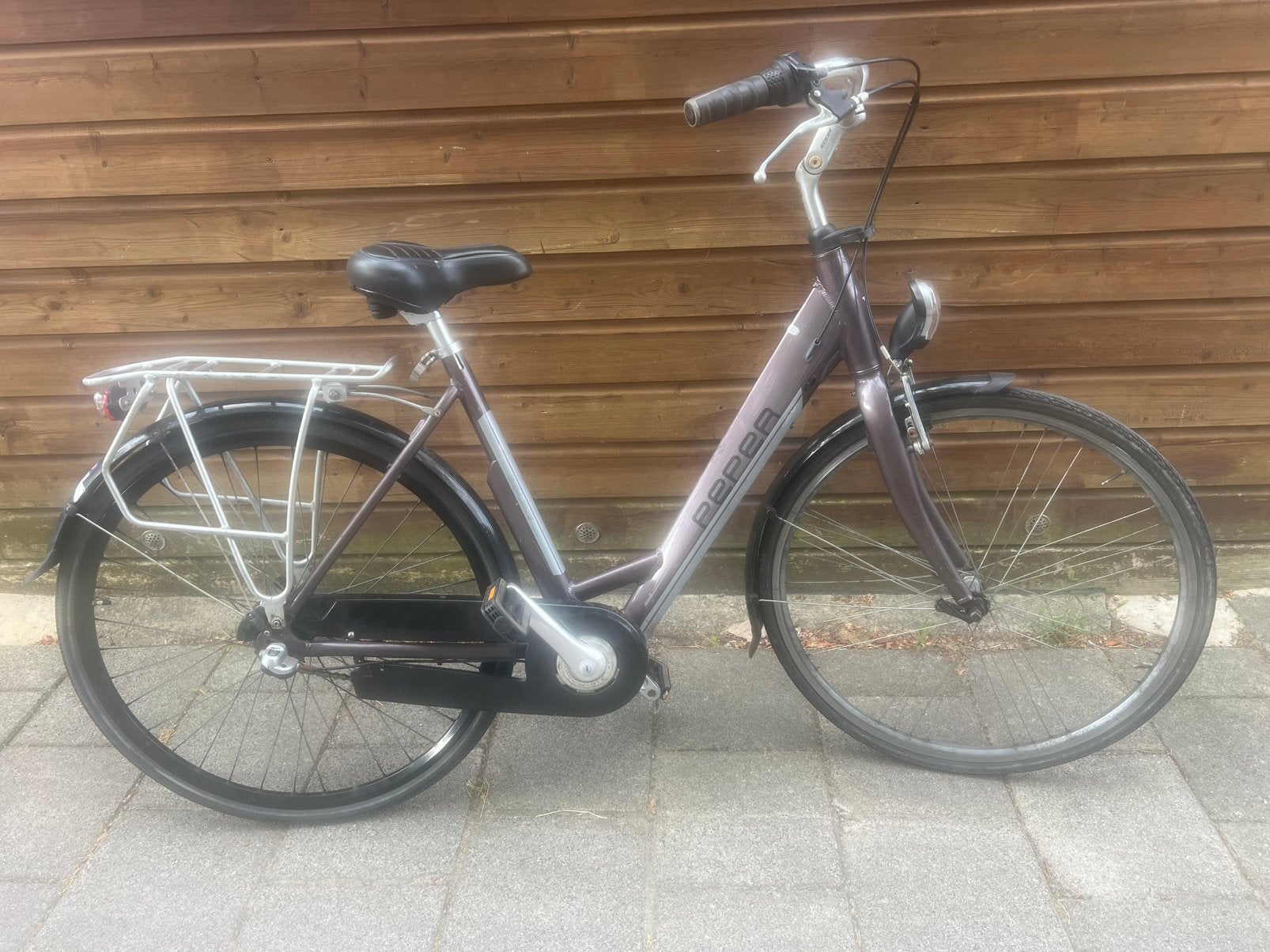 Damesfiets 28 inch handrem en terugtraprem, Versnellingen, Zo goed als nieuw, 0 zitjes, Ophalen