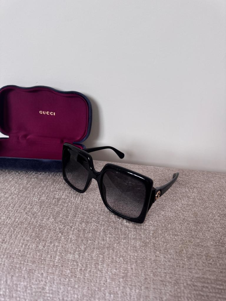 Oversized Gucci zonnebril, Sieraden, Tassen en Uiterlijk, Zonnebrillen en Brillen | Dames, Gebruikt, Zwart, Bril, Ophalen