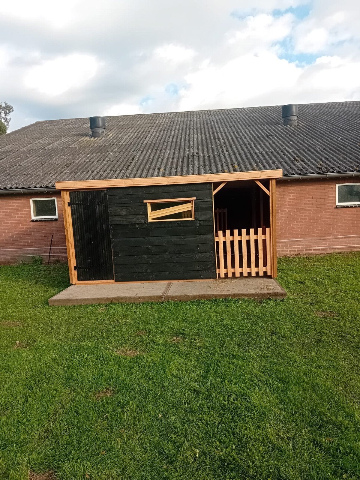 Schuilstal douglas zwart. Diversen maten, Stalling, 2 of 3 paarden of pony's