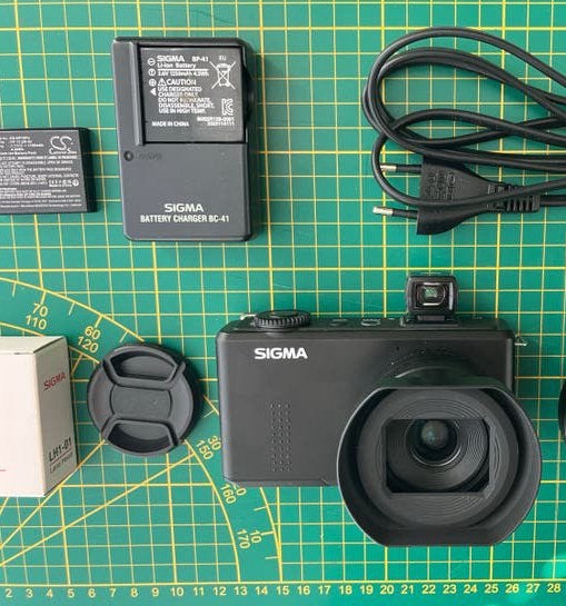 Sigma DP1 Merrill met uitgebreide accessoires, Gebruikt, Ophalen of Verzenden, Compactcamera, Accu