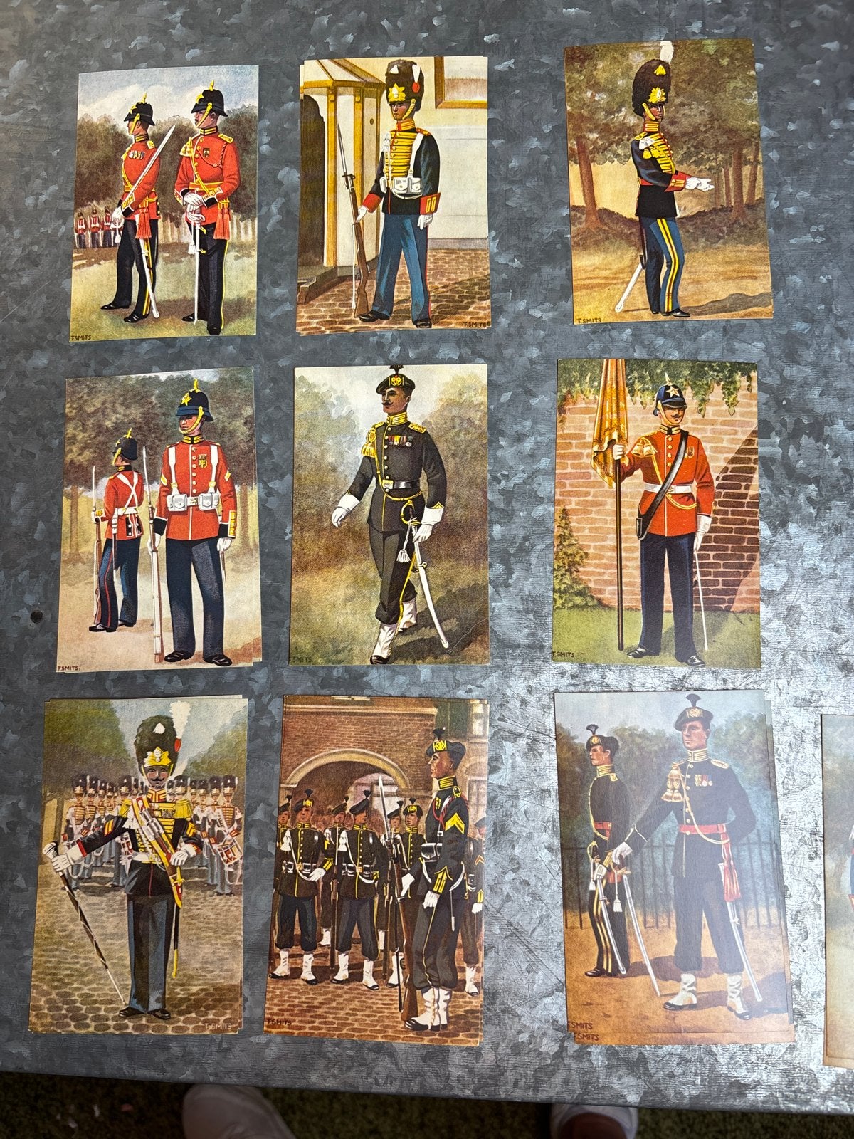 Set van 9 prenten van militaire uniformen, Verzamelen, Gebruikt, Ophalen of Verzenden, Voor 1940, Prent