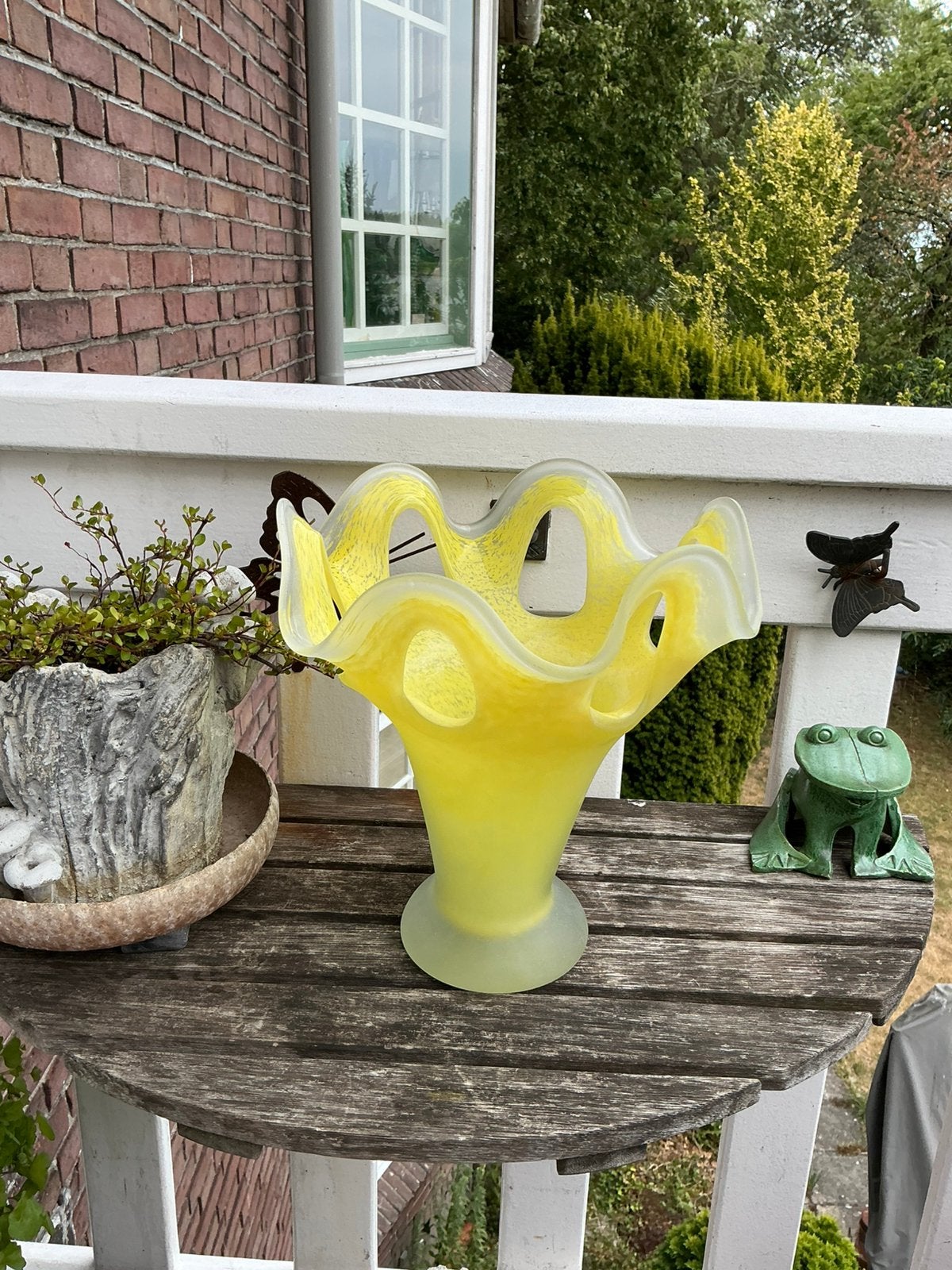 Mooie gele glazen vaas met schulprand. Mat glas. Geel, zwaar, Huis en Inrichting, Woonaccessoires | Vazen, Ophalen of Verzenden