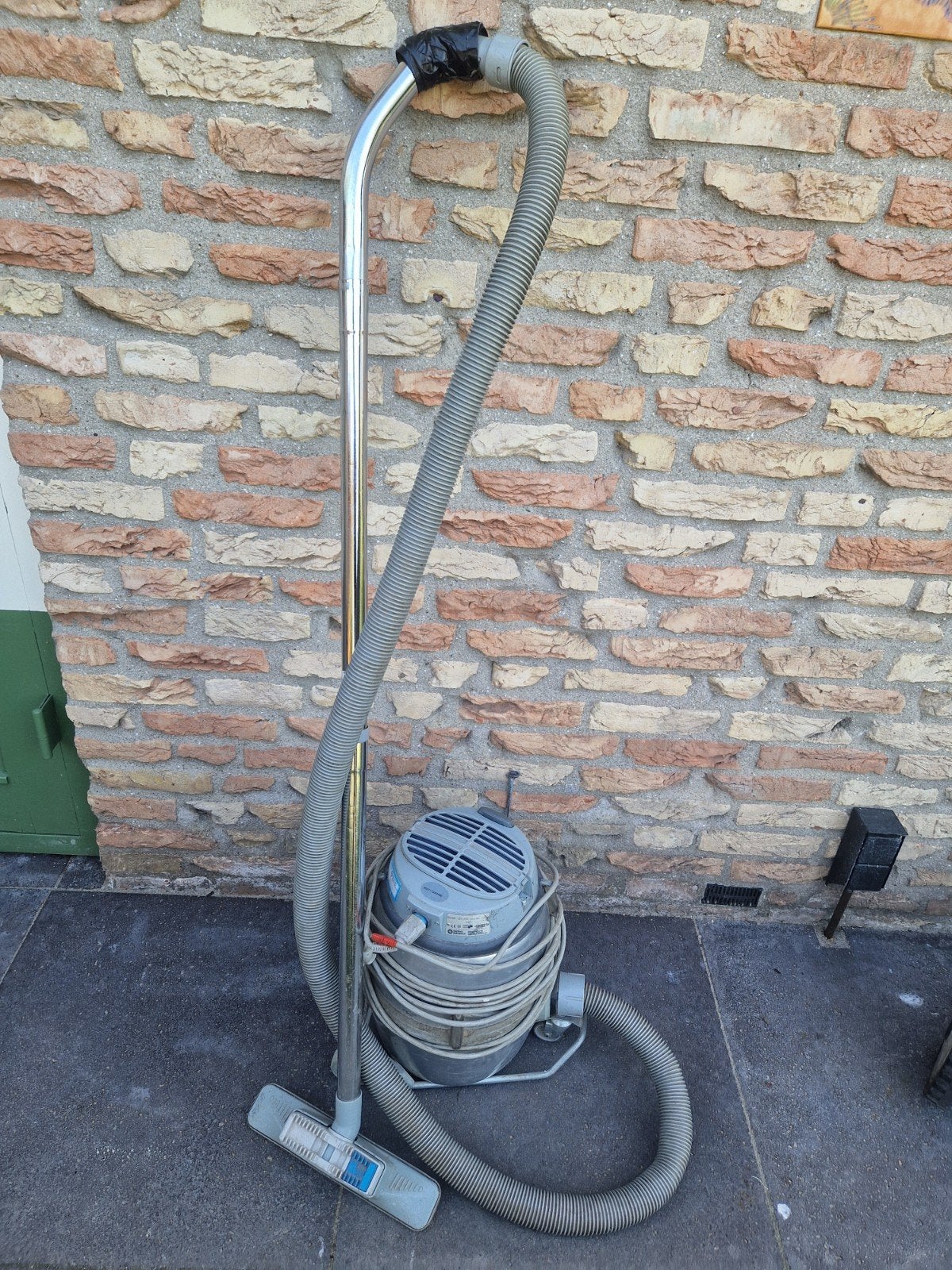 Nilfisk stofzuiger, Ophalen of Verzenden, Gebruikt