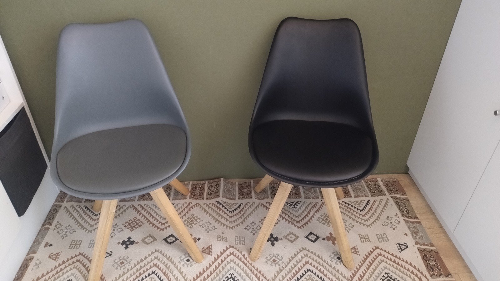Set van 5 moderne eetkamerstoelen - Grijs en Zwart, Ophalen, Hout, Modern, Scandinavisch, Vijf, Zes of meer stoelen