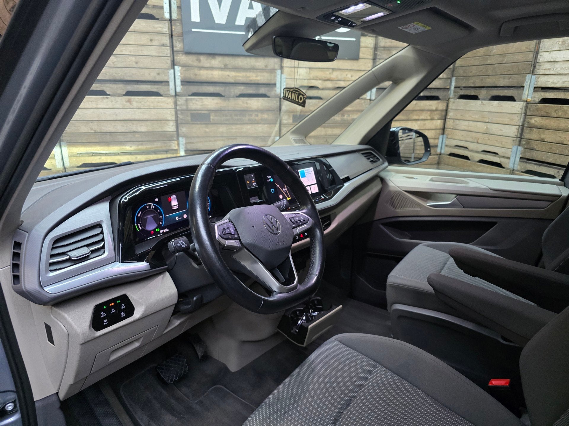 Volkswagen Multivan 1.4 eHybrid L2H1 Style 7p. Trekh. 218 PK, Stof, Gebruikt, 150 pk, 138 €/maand