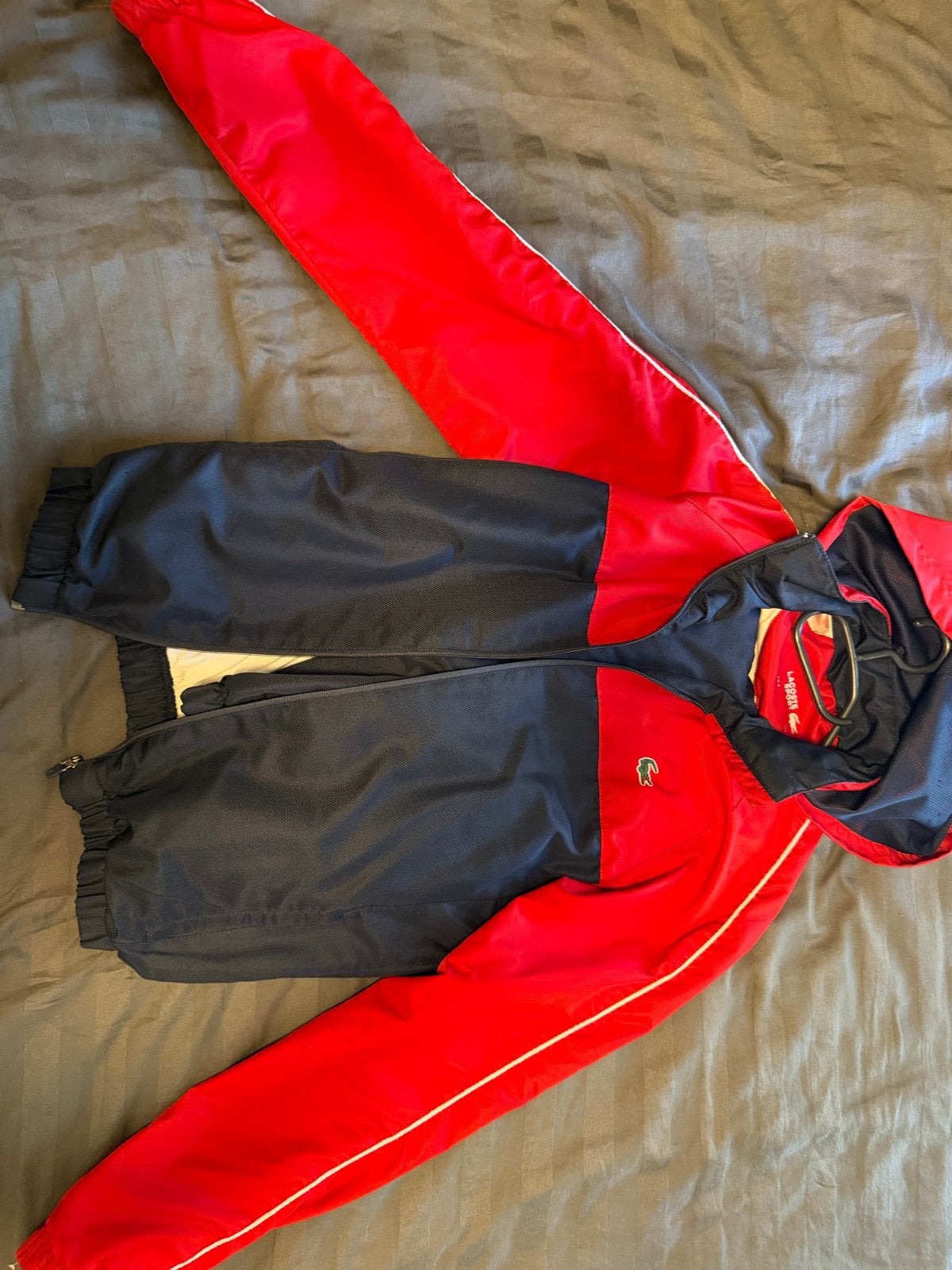 Lacoste trainingspak rood/blauw maat S/M, Kleding | Heren, Maat 48/50 (M), Ophalen of Verzenden, Zo goed als nieuw, Rood