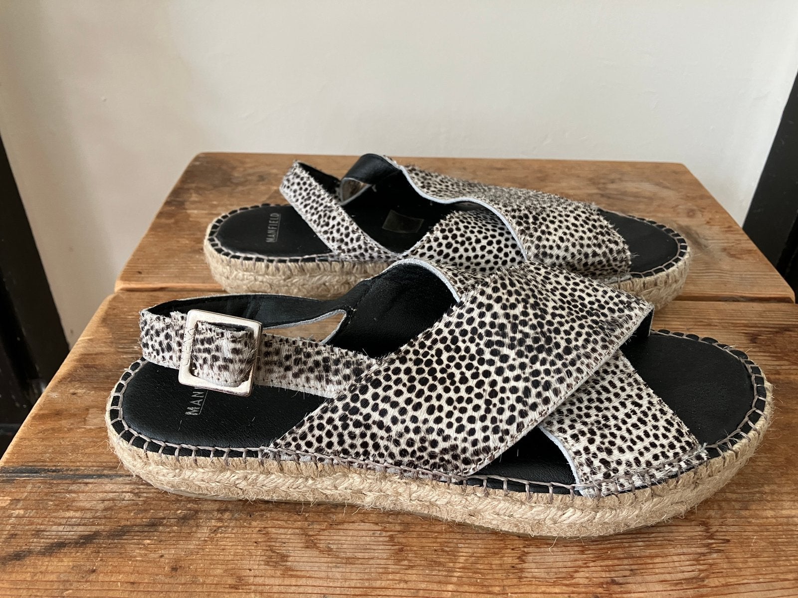 Mooie sandalen Manfield 39 in zwart/wit cheetah vachtje, Zwart, Zo goed als nieuw, Sandalen of Muiltjes, Ophalen of Verzenden