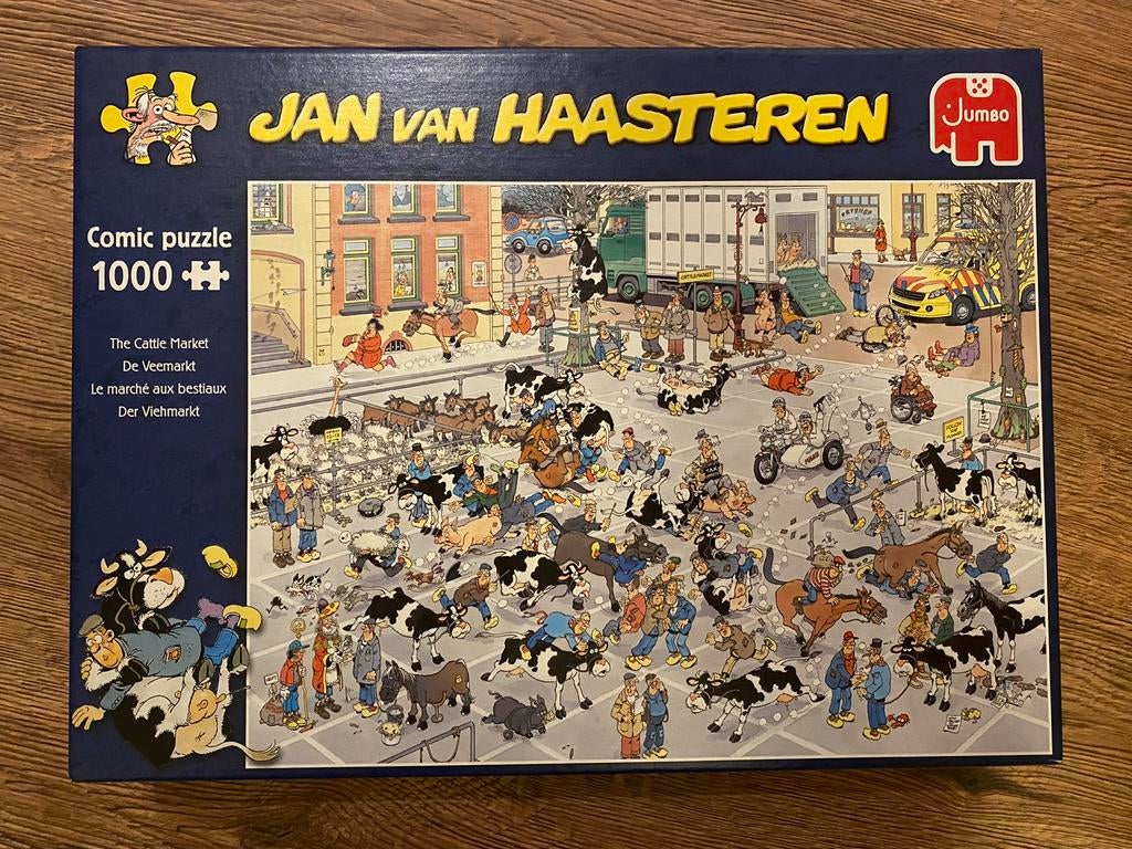Jan van Haasteren - De Veemarkt. 1000 st. Mist 1 stukje!, Ophalen of Verzenden, 500 t/m 1500 stukjes, Zo goed als nieuw, Legpuzzel