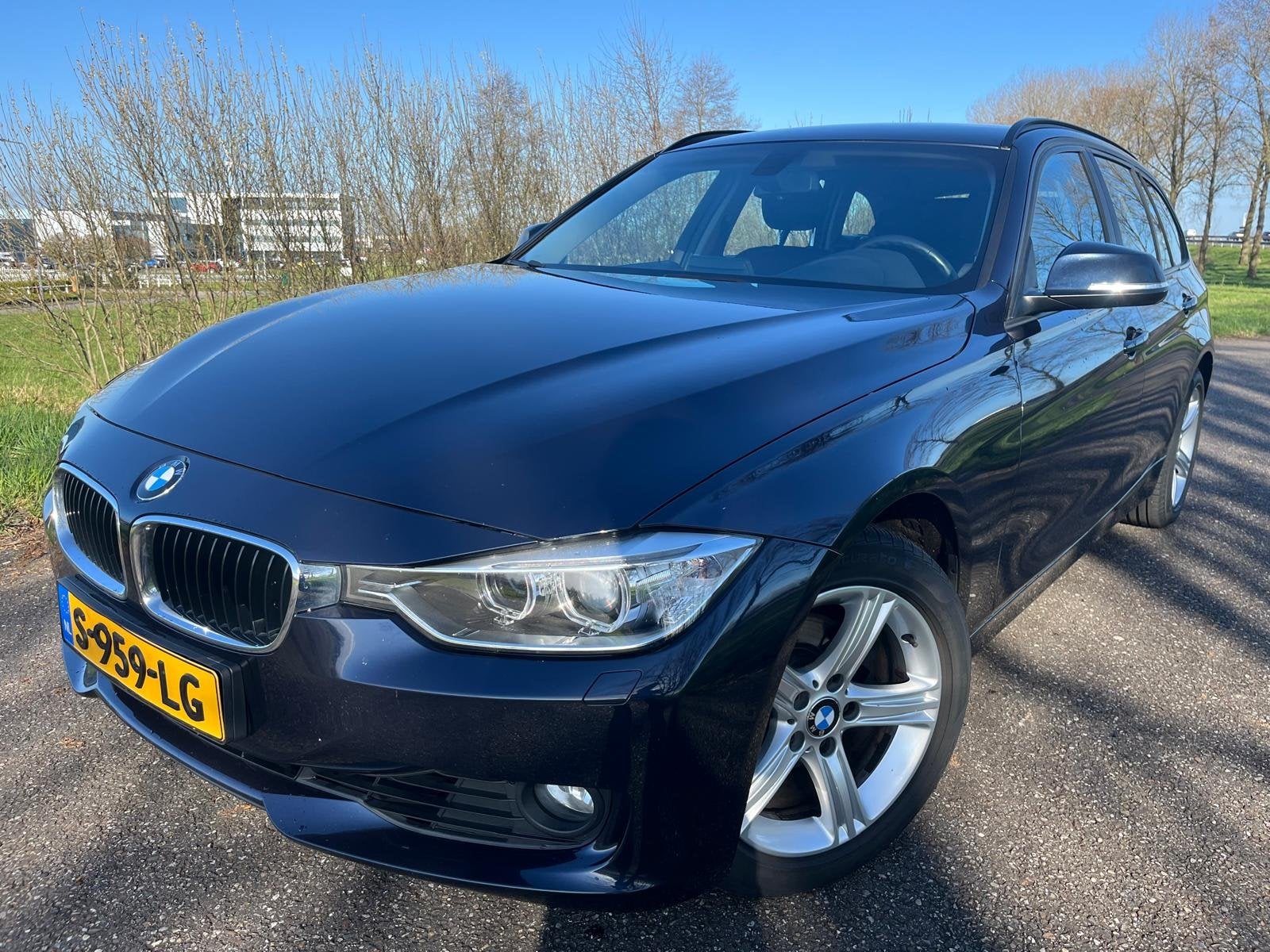 BMW 3-serie 320i | clima/cruise/parkeersensoren, Auto's, BMW, Gebruikt, Euro 6, 4 cilinders, Blauw
