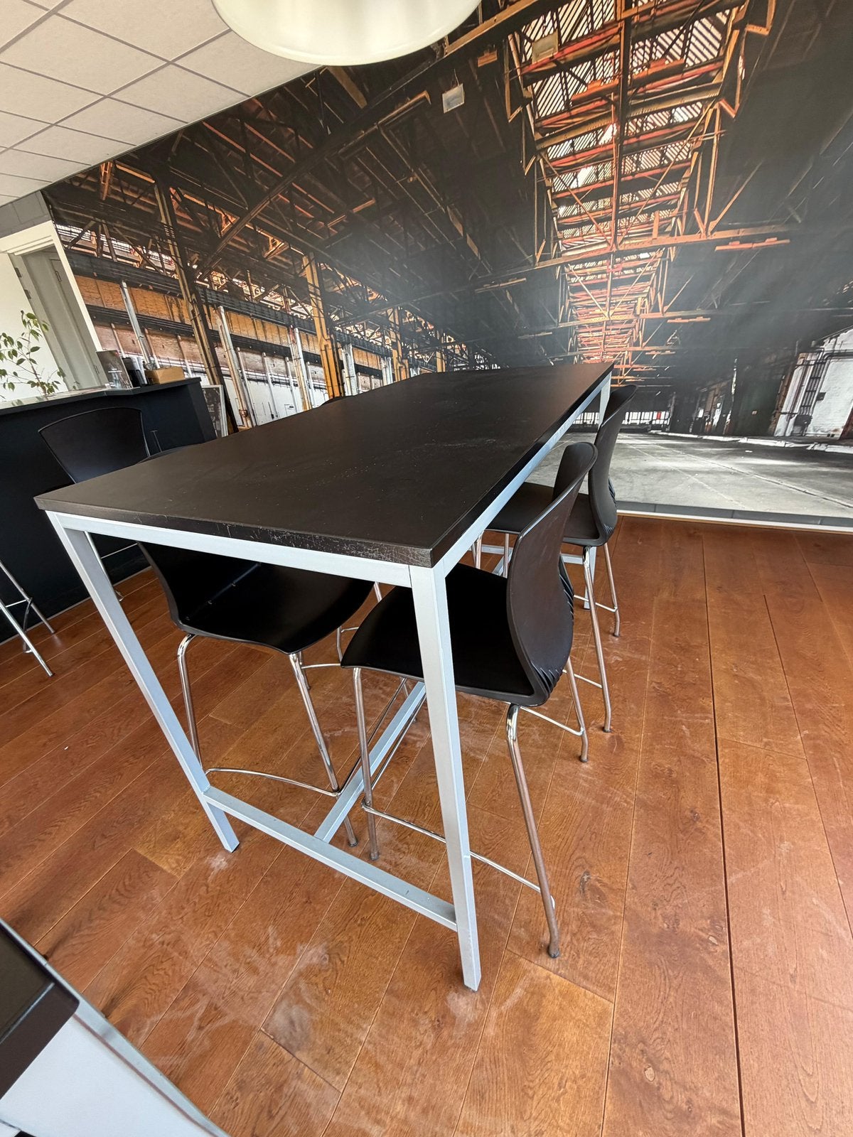 Bartafel plus 4 bijbehorende stoelen, Ophalen, Gebruikt