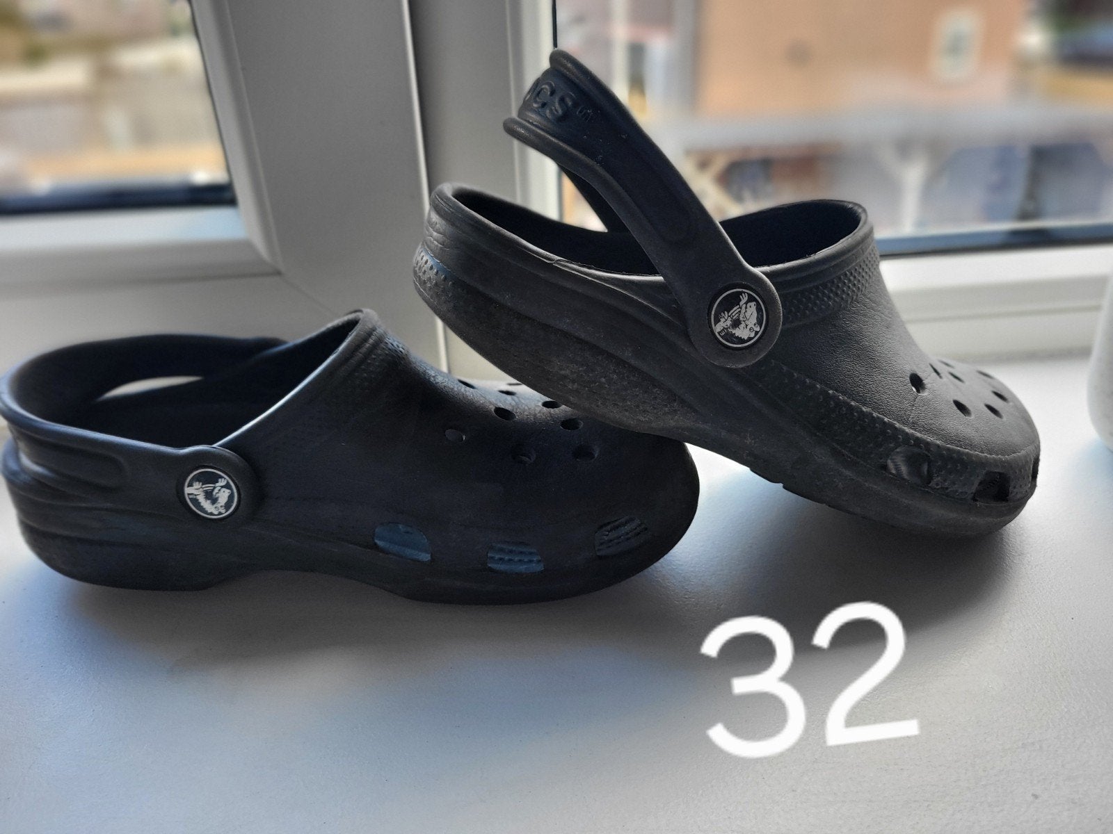 Zwarte Crocs Maat 32 - Comfortabele Klompen unisex 🌱, Kinderen en Baby's, Kinderkleding | Schoenen en Sokken, Zo goed als nieuw