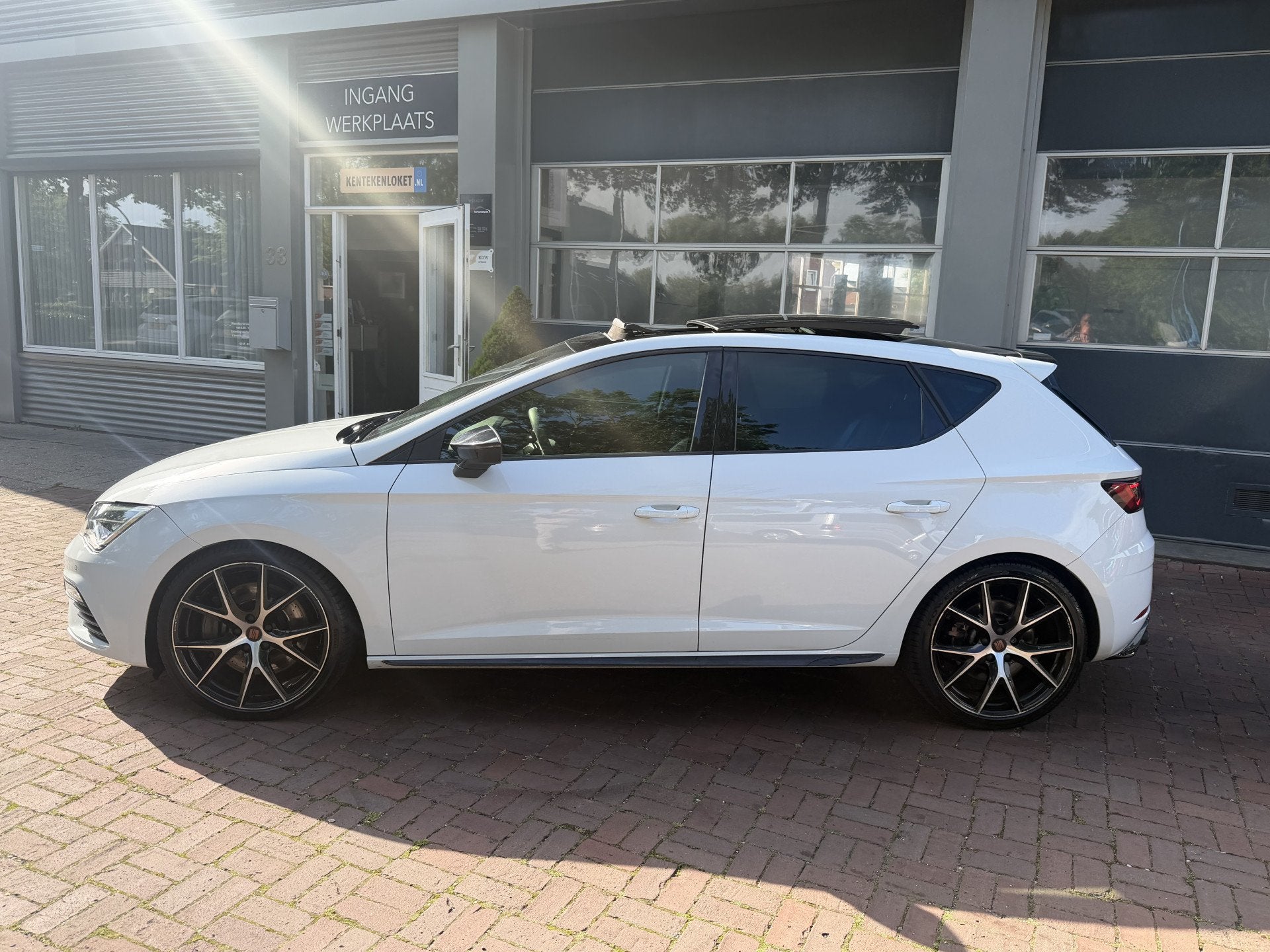 SEAT Leon 2.0 TSI CUPRA Ultimate Edition 290PK KANON SCHUIFD, 15 km/l, 4 cilinders, Leon, Wit