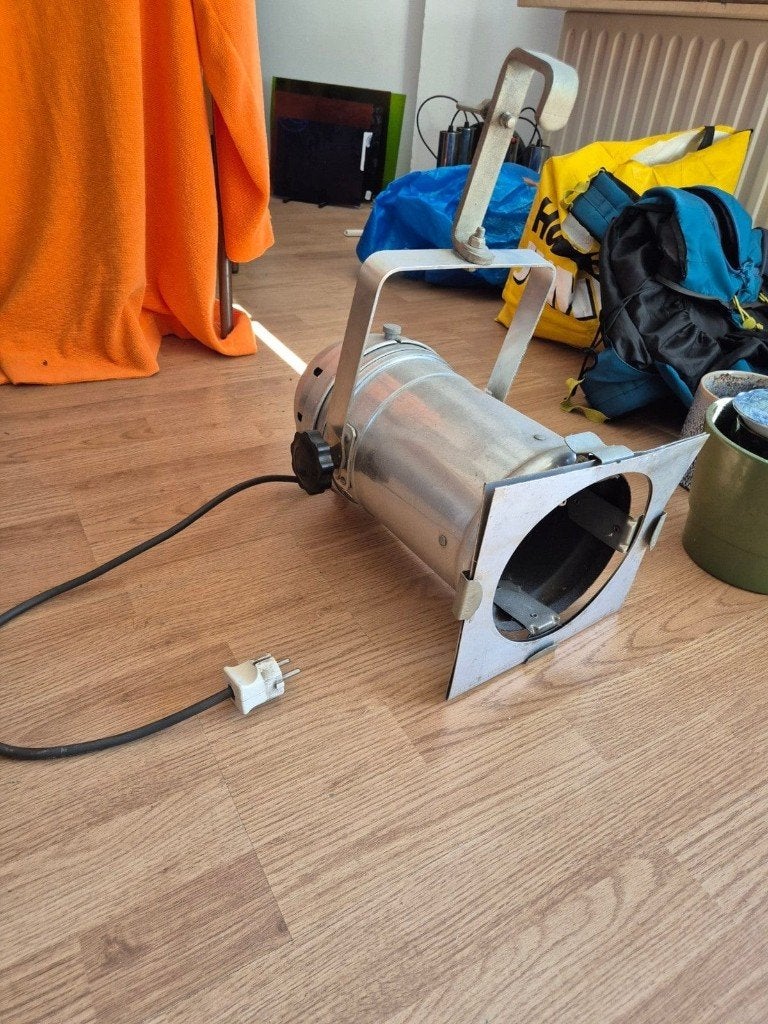 Professionele podiumlamp / theaterlamp – werkend, Ophalen, Gebruikt