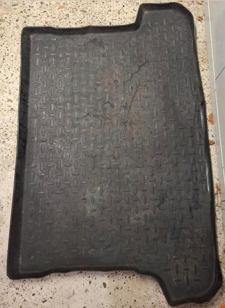 Kofferbakmat rubber Toyota Corolla Verso tot 2009, Ophalen of Verzenden, Gebruikt