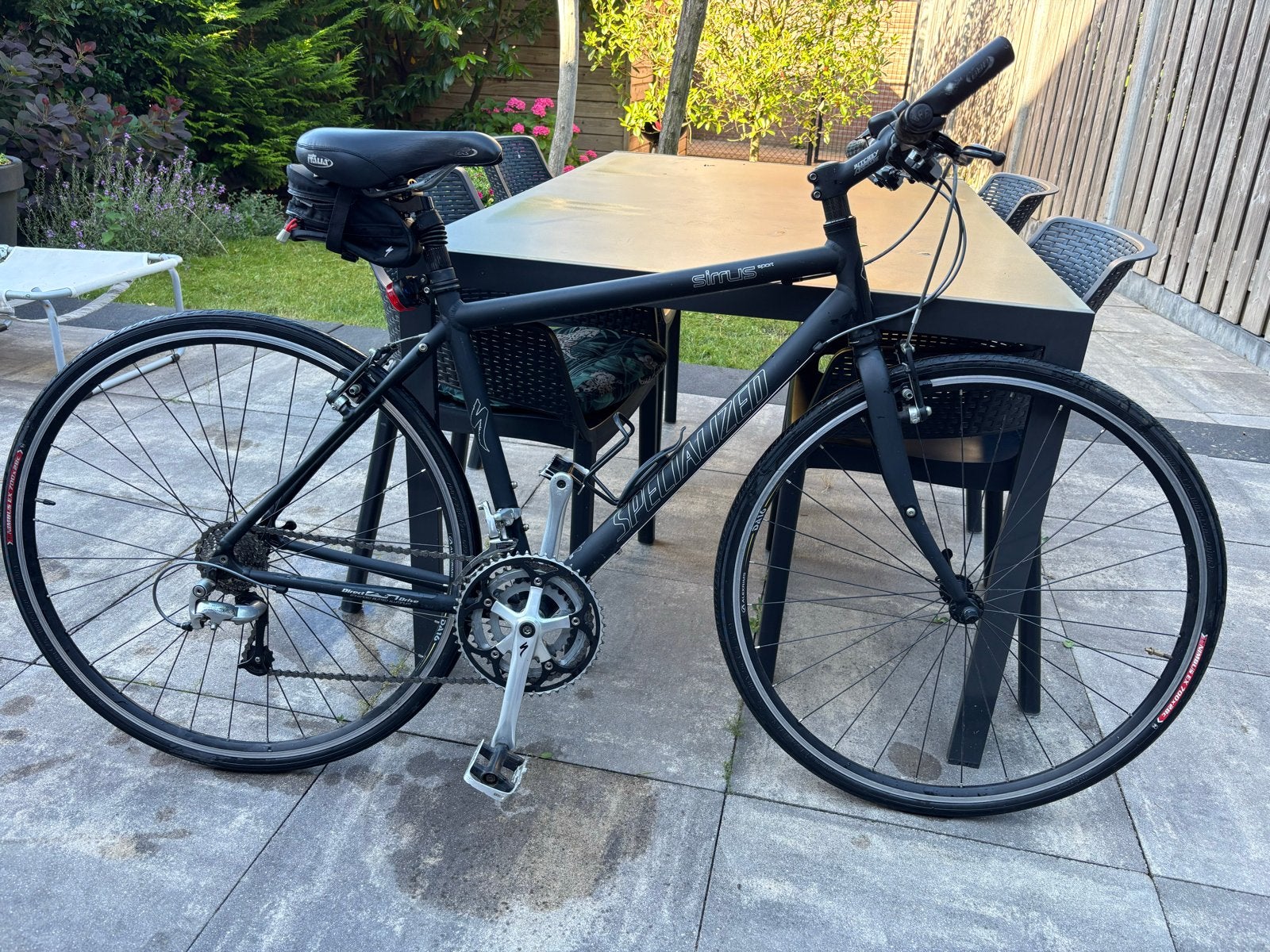 Specialized Sirrus Sport Shimano Hybride Fiets, 28 inch, Velgrem, Meer dan 20 versnellingen, Ophalen